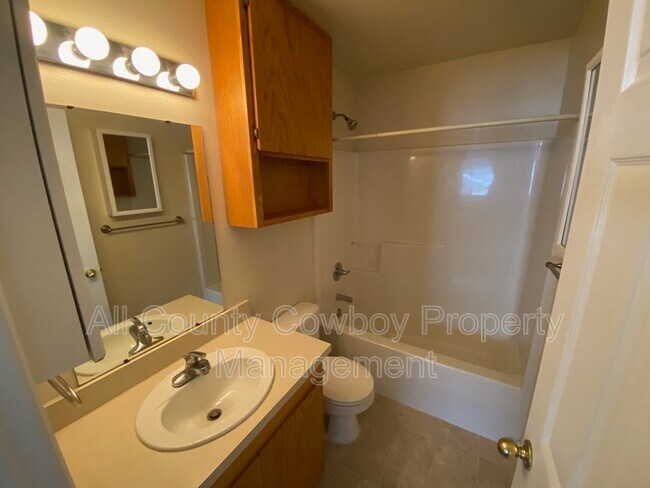 Building Photo - 1657 N 5th St