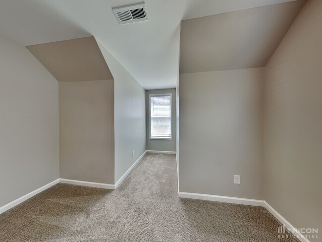 Building Photo - 17 S Sunny Dale Dr