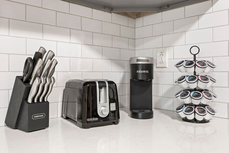 Building Photo - 1009 Front St