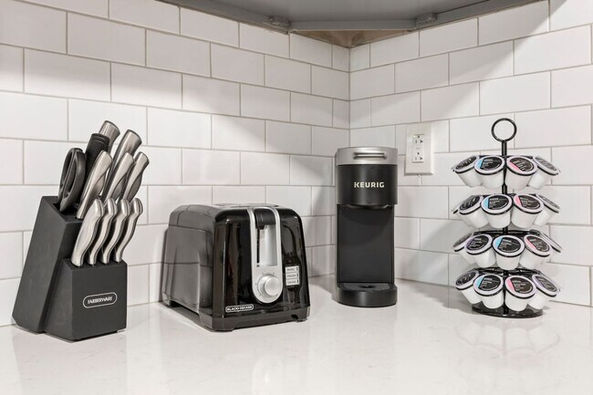 Building Photo - 1009 Front St