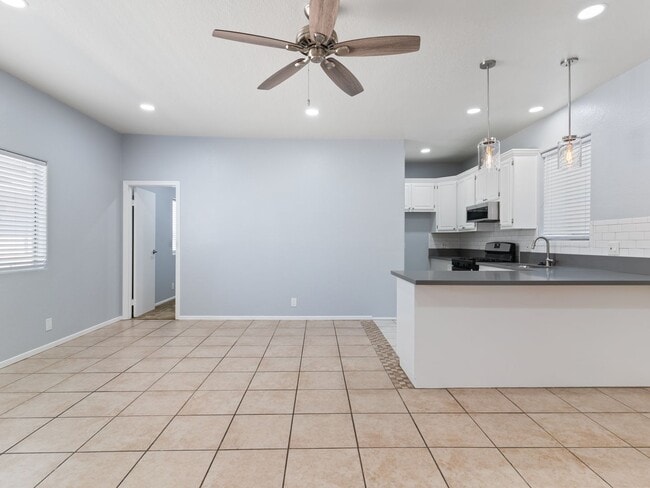 Interior Photo - 1116-1122 E 1st Street