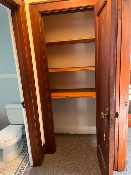 Linen closet - 113 32nd Ave S