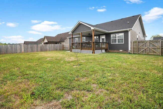 Building Photo - Pet Friendly Three Bedroom with Bonus!