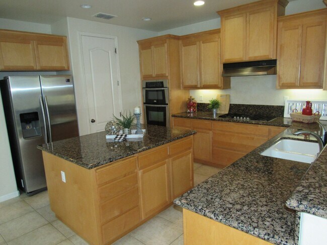 Building Photo - Gorgeous 4 Bed/3 Bath Mountain House Home ...