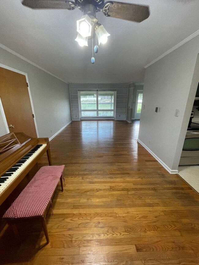 Building Photo - Three Bedroom Single Family Home in the Co...