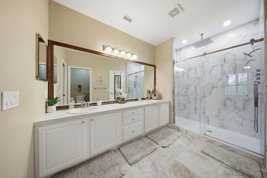 Building Photo - 700 Trotter Ln