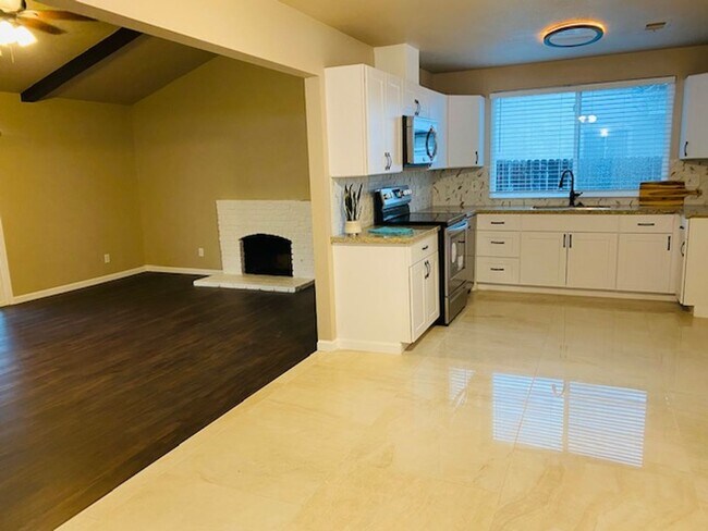 Building Photo - $2,295 Shaw & Fowler, 4 Bedroom Home - Ral...