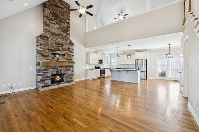 Building Photo - Welcome home to this beautifully maintaine...