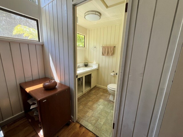 Half Bath adjacent to Primary Bedroom - 99-1808 Painiu Loop