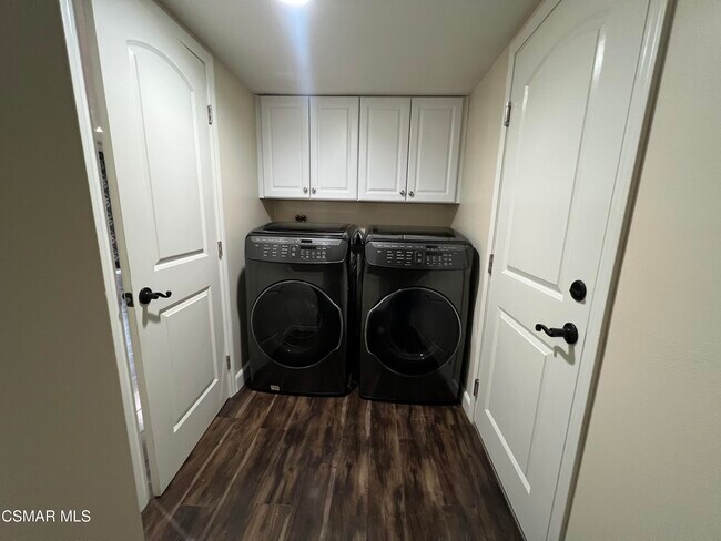 Building Photo - 334 W Avenida De Las Flores