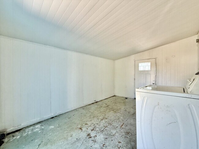 Building Photo - 6519 Sandra Dr