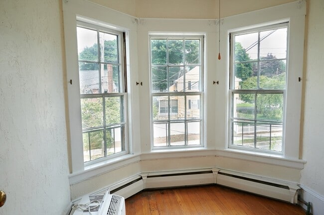 Building Photo - 127 Upham St