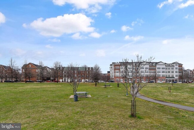 Building Photo - 4951 Brenman Park Dr