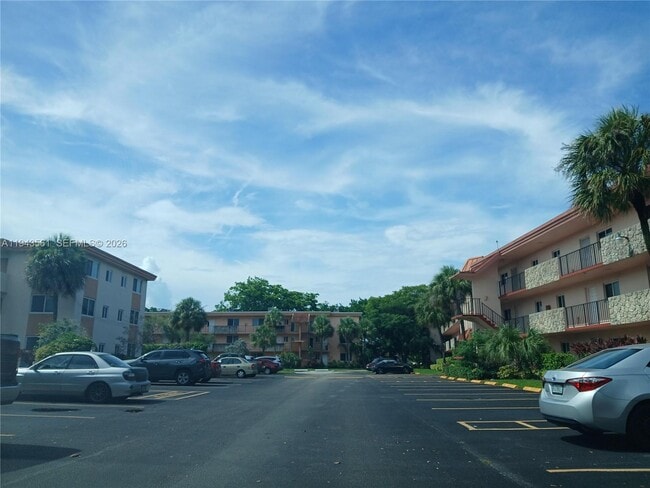 Building Photo - 5950 Del Lago Cir