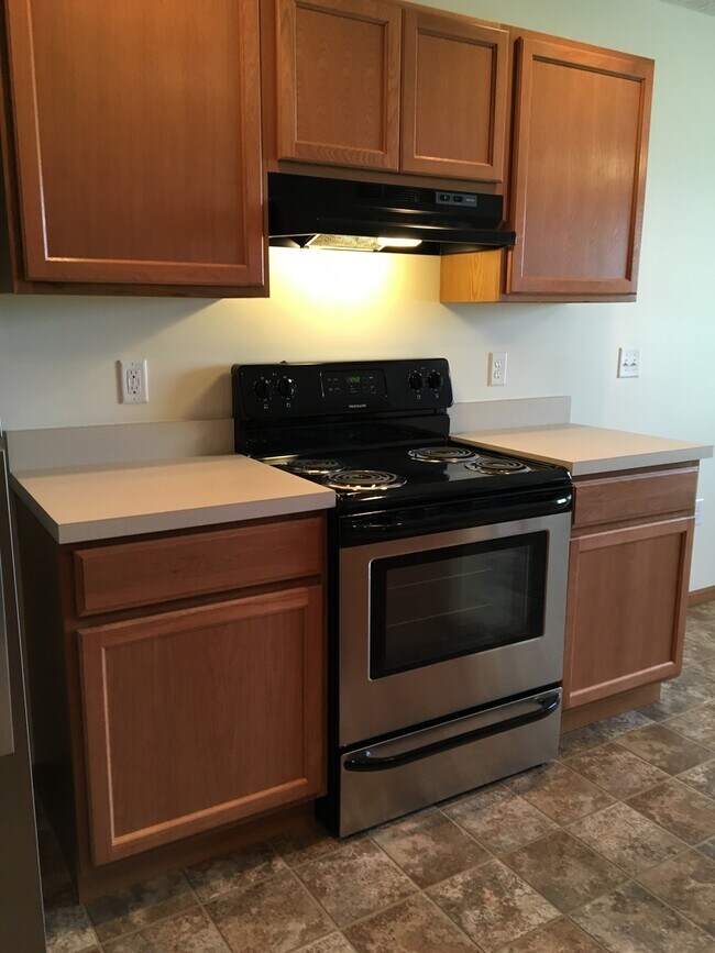Building Photo - Laurel Creek Apts, 2225/2227 Shamrock Ln