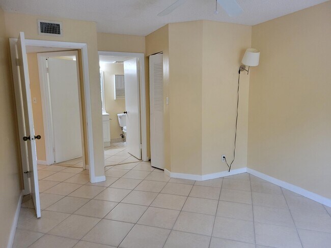 Building Photo - 1112 Coral Club Dr