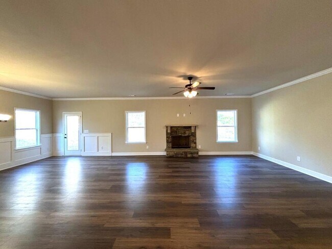 Building Photo - 55 Hawthorn Ln