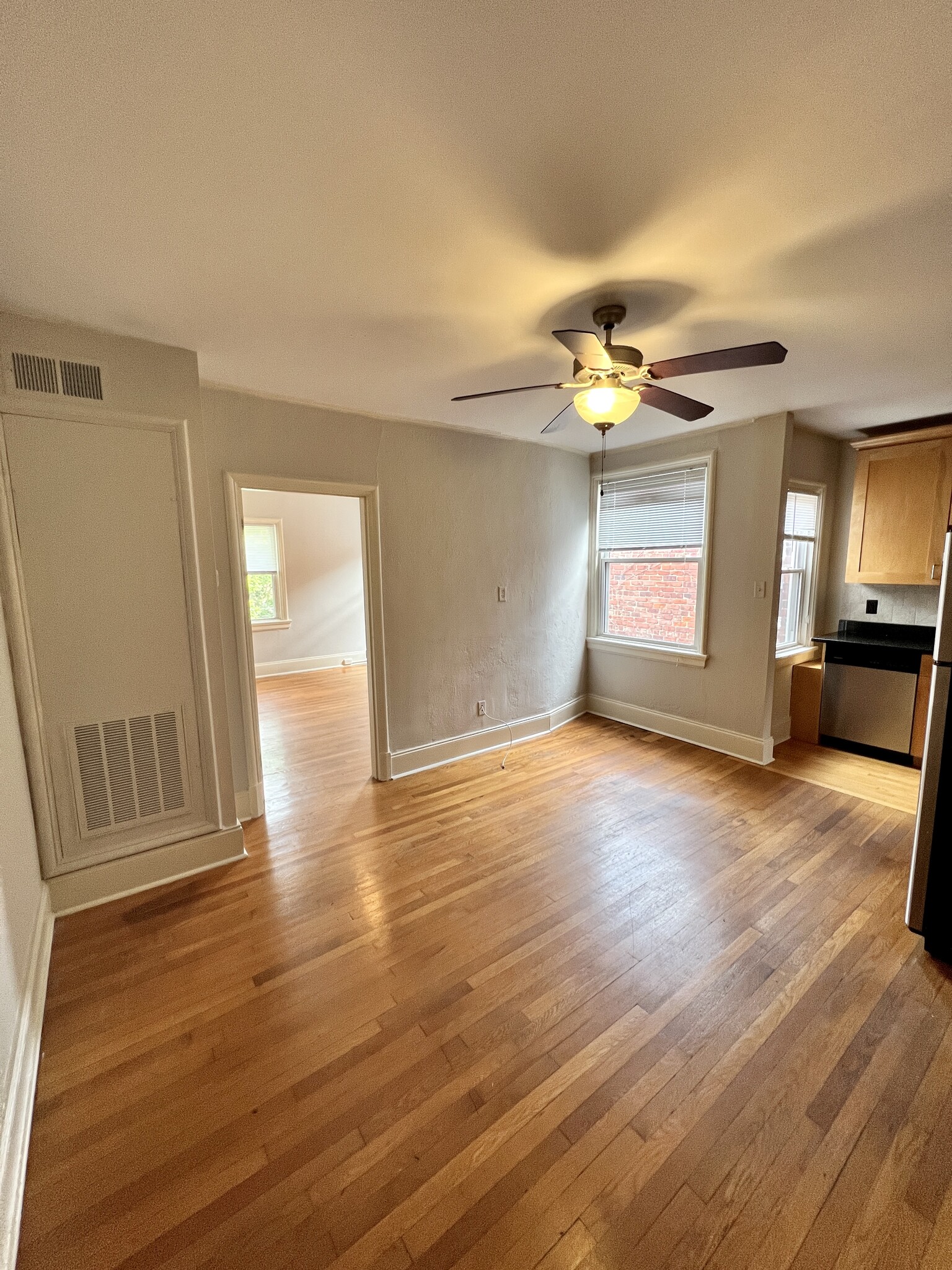 Building Photo - 1411 Grove Avenue