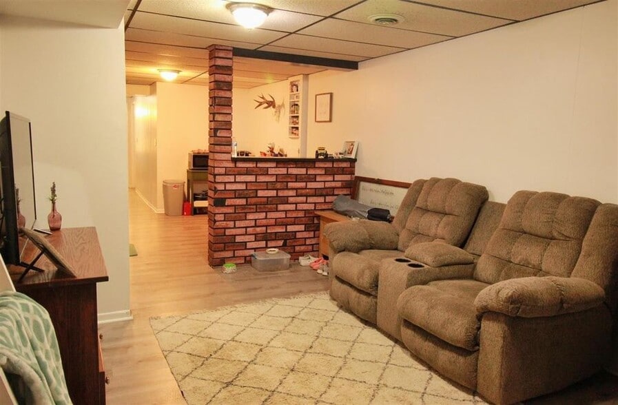 Living area - 510 W 37th St