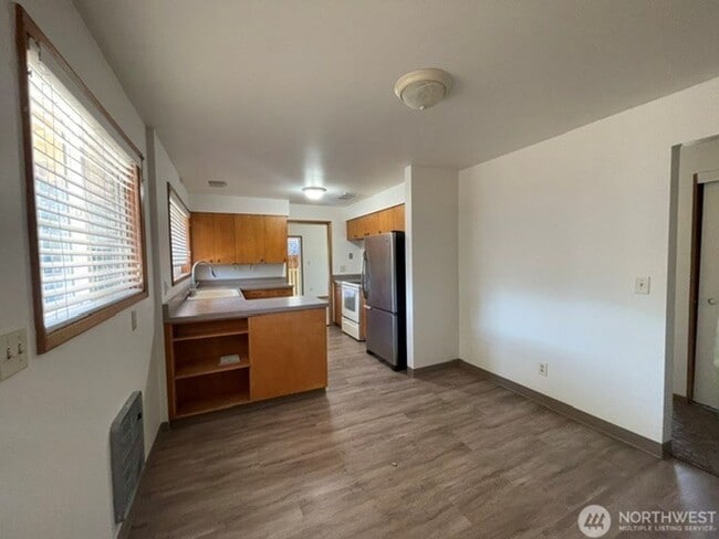 Building Photo - 511 Castle Dr