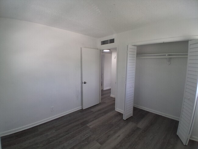 Building Photo - 401 SW 13th Pl