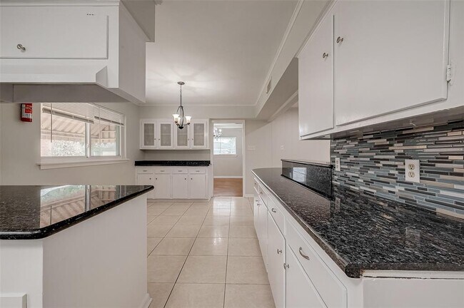 Building Photo - 4115 Mischire Dr