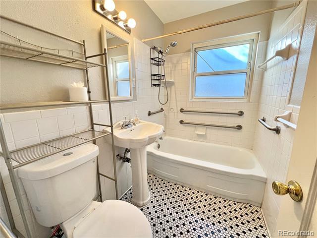 Building Photo - 3201 S Holly St