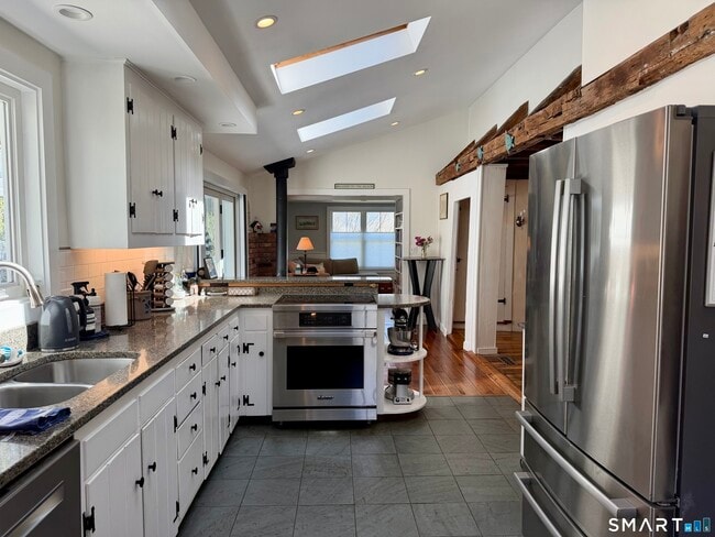 Building Photo - 509 Boston Post Rd