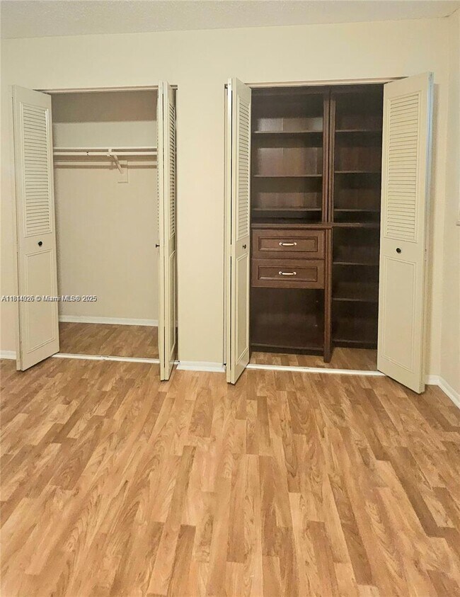 Building Photo - 3038 NW 69th Ct