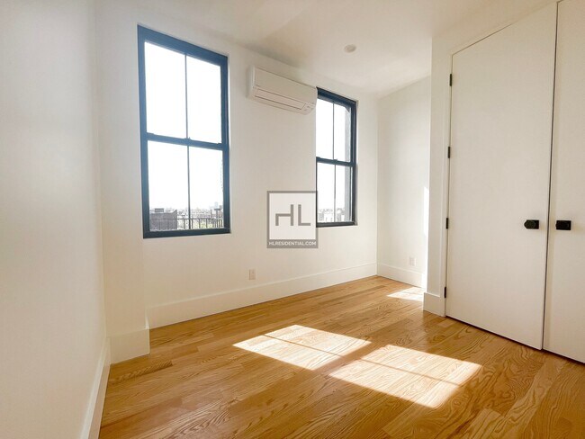 Building Photo - 1520 ST JOHNS PLACE Unit 5