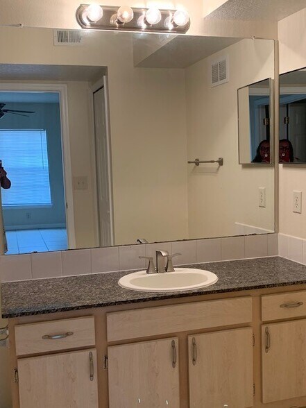 Master Bath - 738 Crest Pines Dr