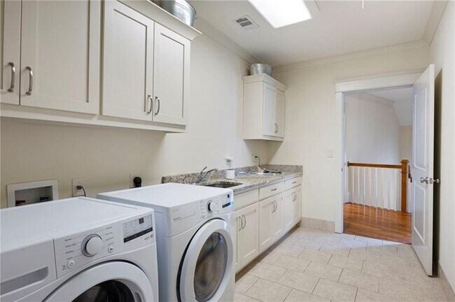Building Photo - 3487 Habersham Rd NW