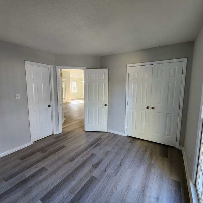 Building Photo - 5712 Finsbury Ct