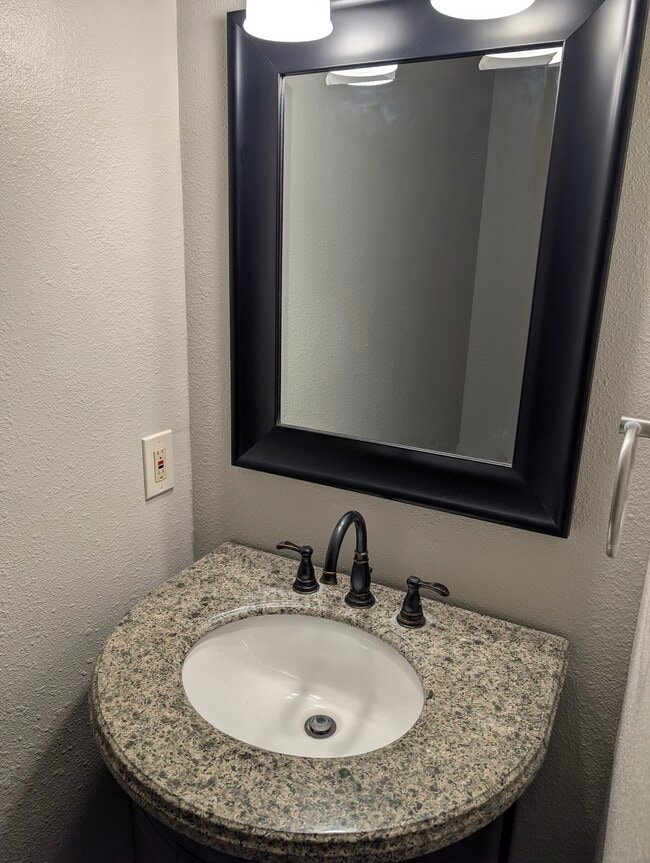 Building Photo - 3258 Continental Dr