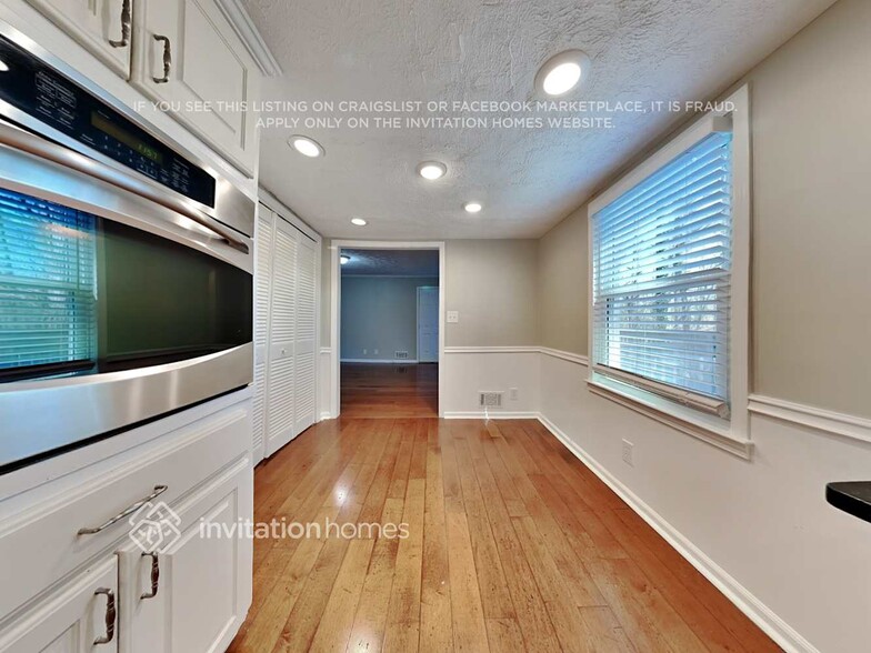Building Photo - 1022 Williamsburg Ct NW