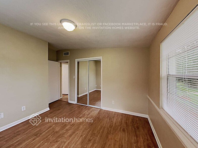 Building Photo - 2310 Sunderland Rd