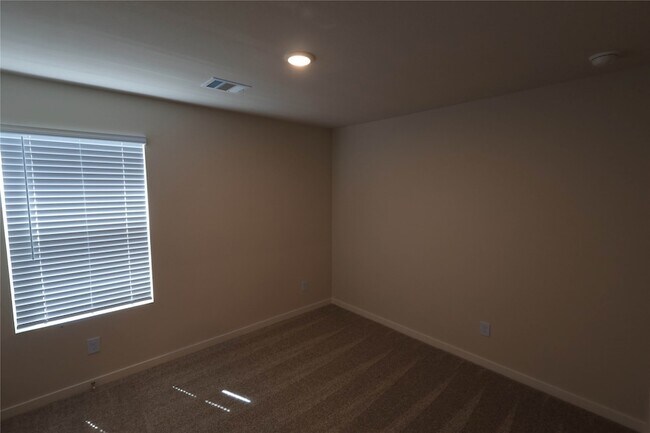 Building Photo - 7739 Bergamot Cir