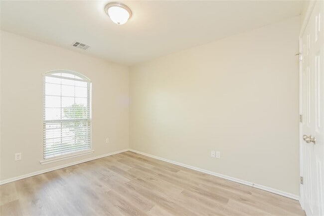 Building Photo - 3609 Truman Dr