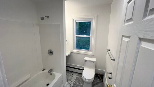 Bathroom - 1315 Labelle Ave