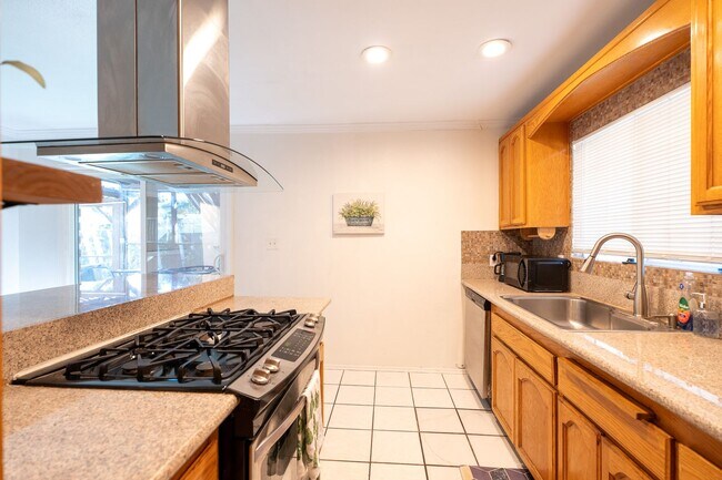 Building Photo - Cozy Zen Retreat Home with 4BD+3BA  Share ...