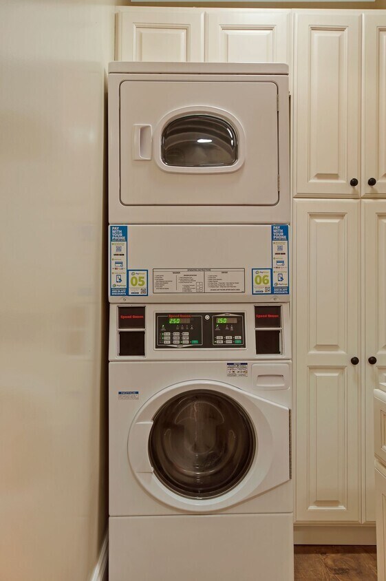 Laundry On-Site - 1238 S Bonnie Brae St