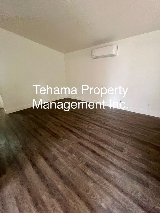 Building Photo - 2 Bedroom 1 Bath