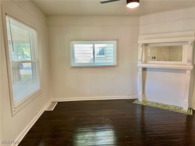 Building Photo - 1855 W 65th St