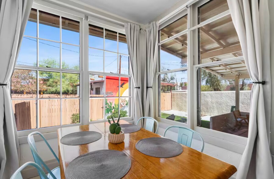 Breakfast nook - 311 N 3rd Ave