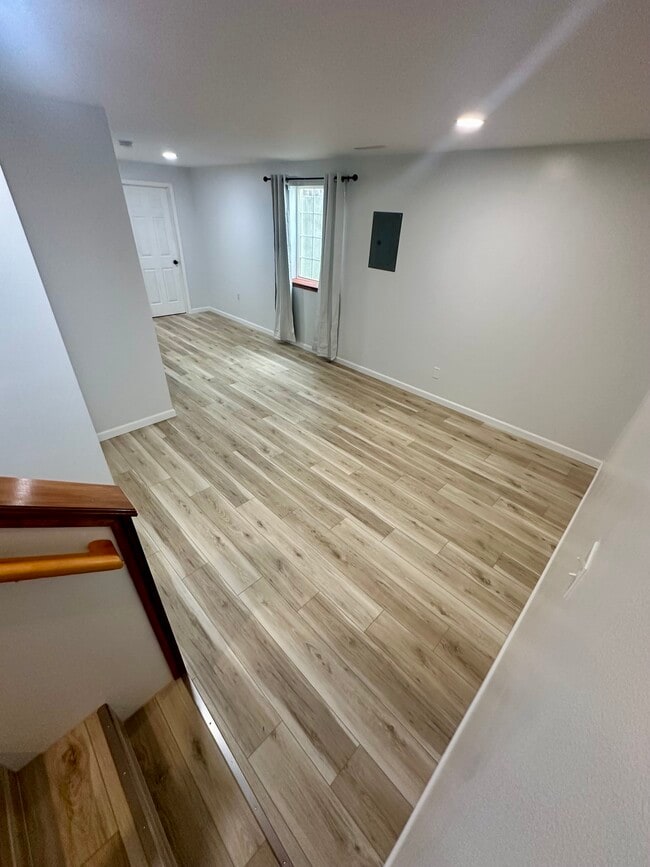 Building Photo - 2786 Irving Ave