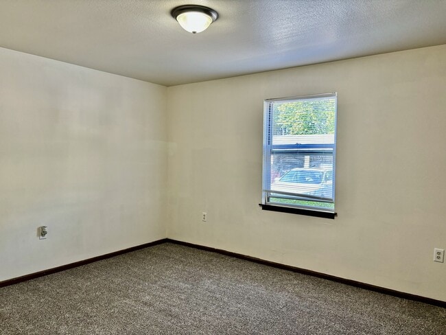 Building Photo - 517 136th Ave