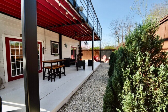 Building Photo - 3330 Beran Dr