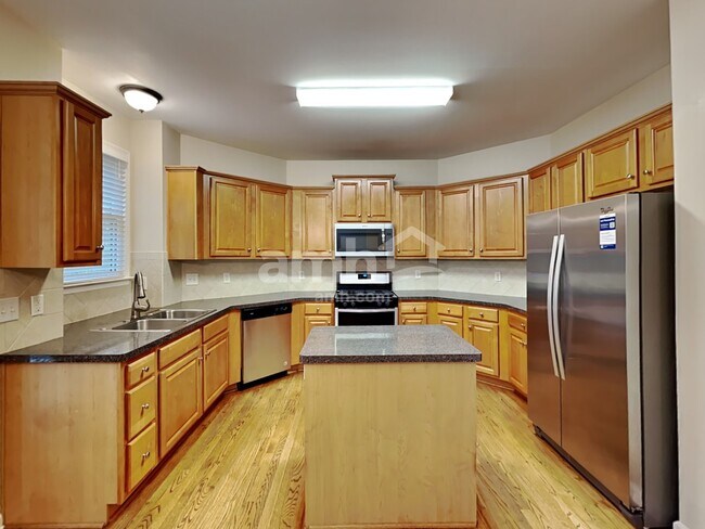 Building Photo - 521 Autumn Walk