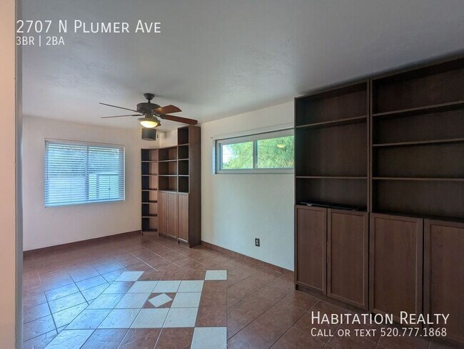 Building Photo - 2707 N Plumer Ave