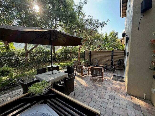 Building Photo - 6923 Julia Gardens Dr